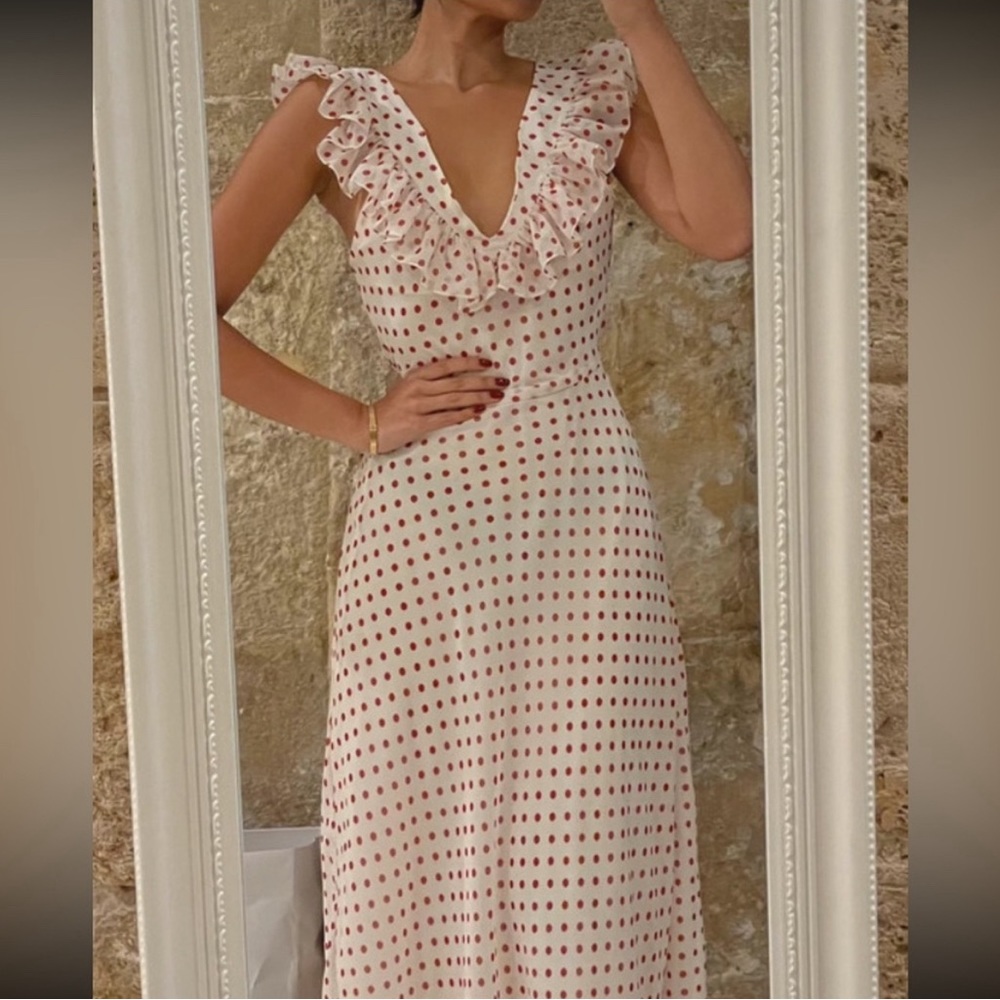 Polka dot ruffle neckline